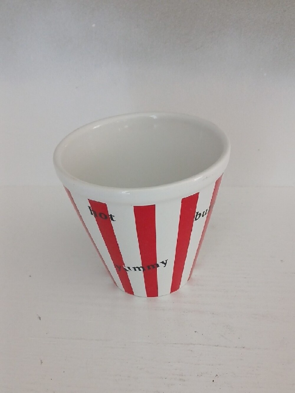 Red & White Popcorn Ceramic Cup - Picture 2 of 3